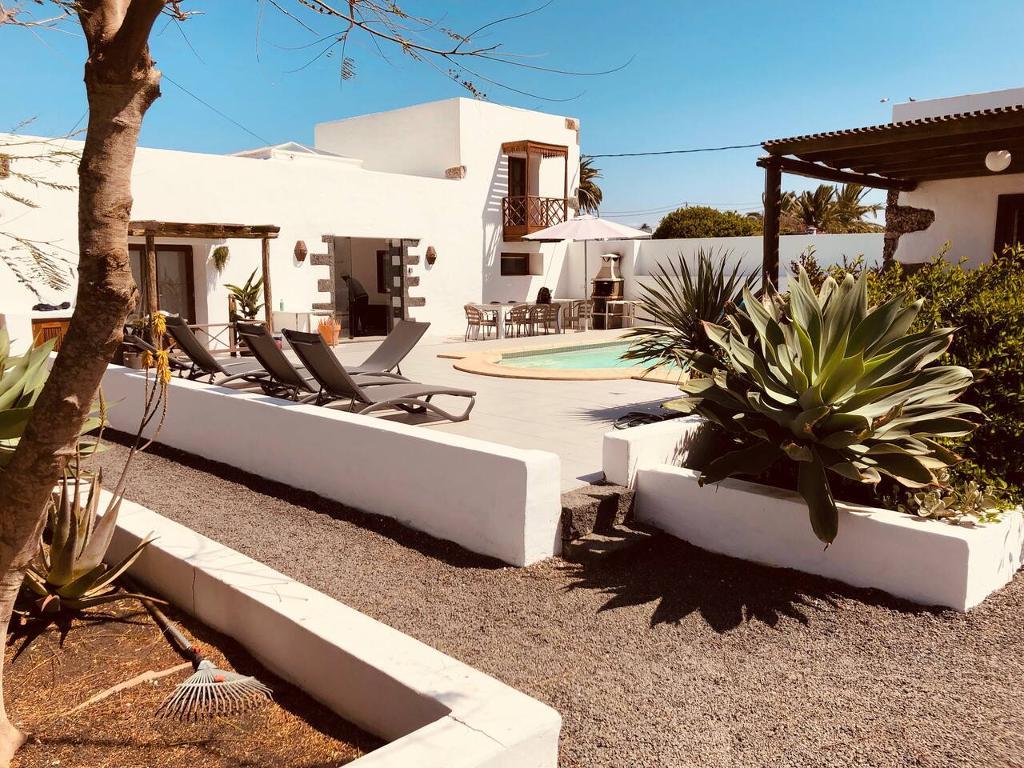 Main Photo of a 6 bedroom  Finca for sale