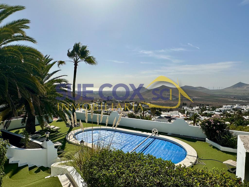 Main Photo of a 4 bedroom  Villa for sale