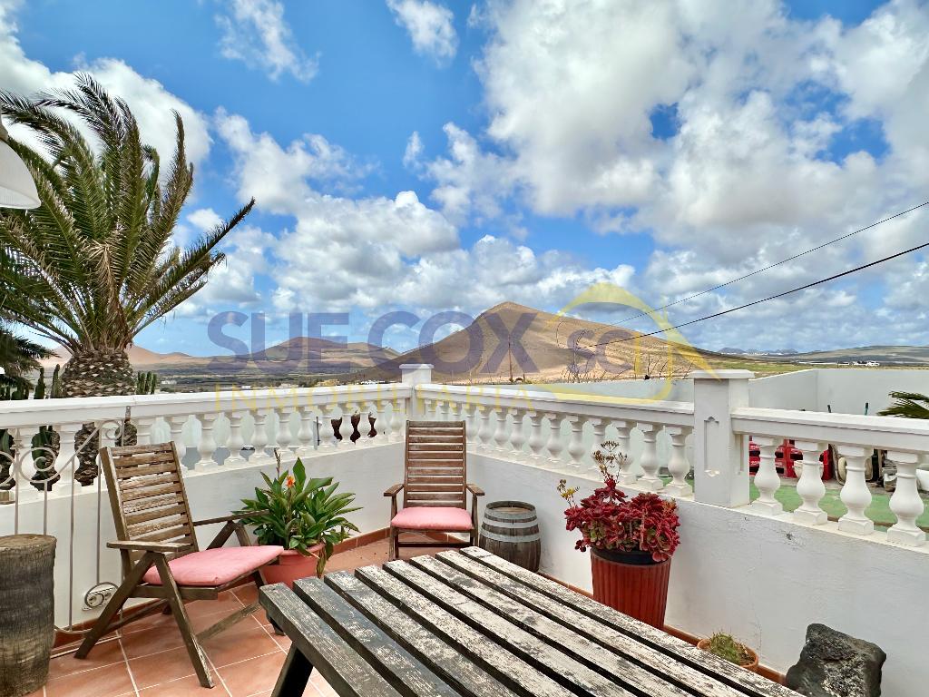 Main Photo of a 3 bedroom  Villa for sale